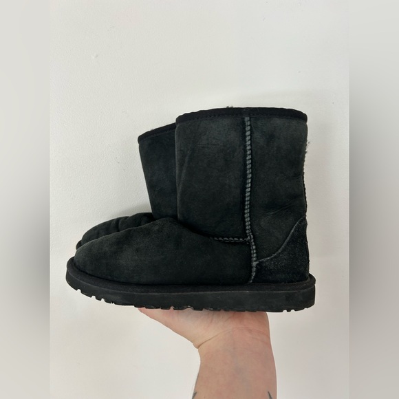 UGG Girls Black Short Ugg Size 3 - Picture 2 of 7